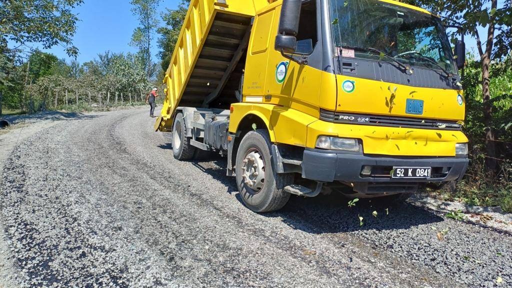 BÜYÜKŞEHİR İLÇELERİN SORUNLARINI ÇÖZÜYOR